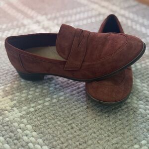 Clarks Brown Leather Loafers • Women’s Size 10 • Comfort Slip-On • Barely Worn